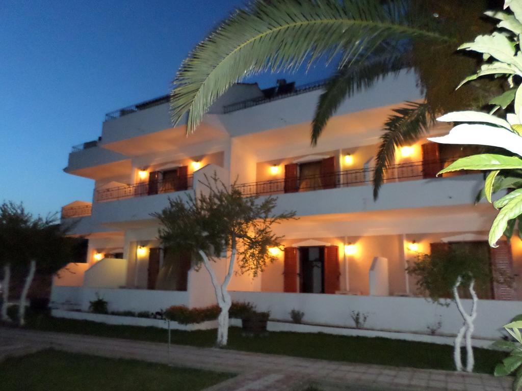 Ocean Front Studios Lourdata  Habitación foto