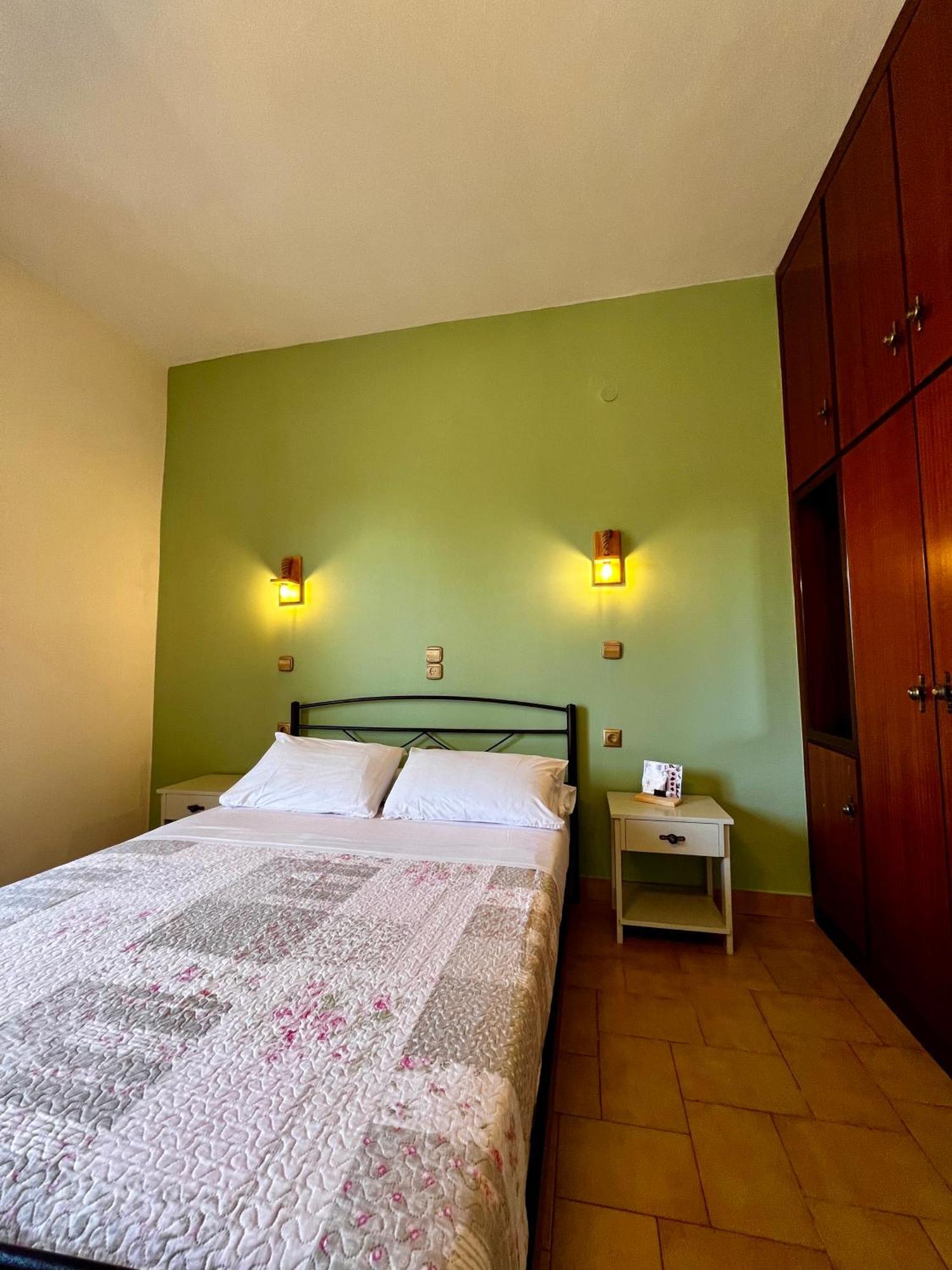 Ocean Front Studios Lourdata  Habitación foto