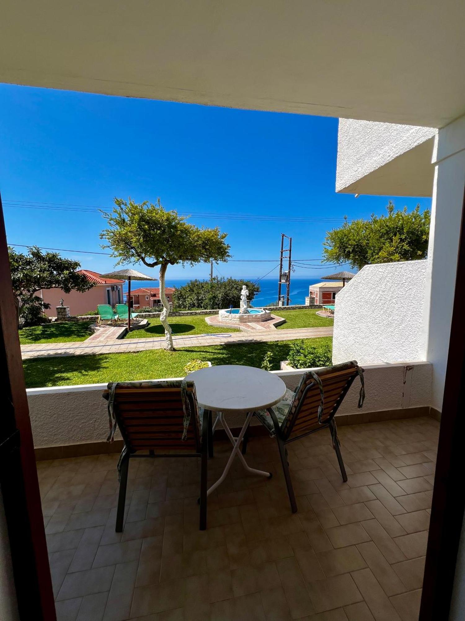 Ocean Front Studios Lourdata  Habitación foto